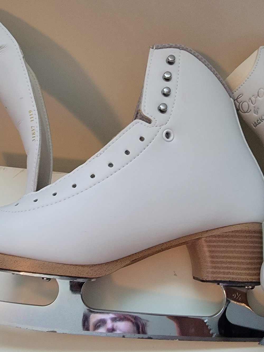 JACKSON White Women’s Ice Skates with Tan Heel - Picture 9 of 11